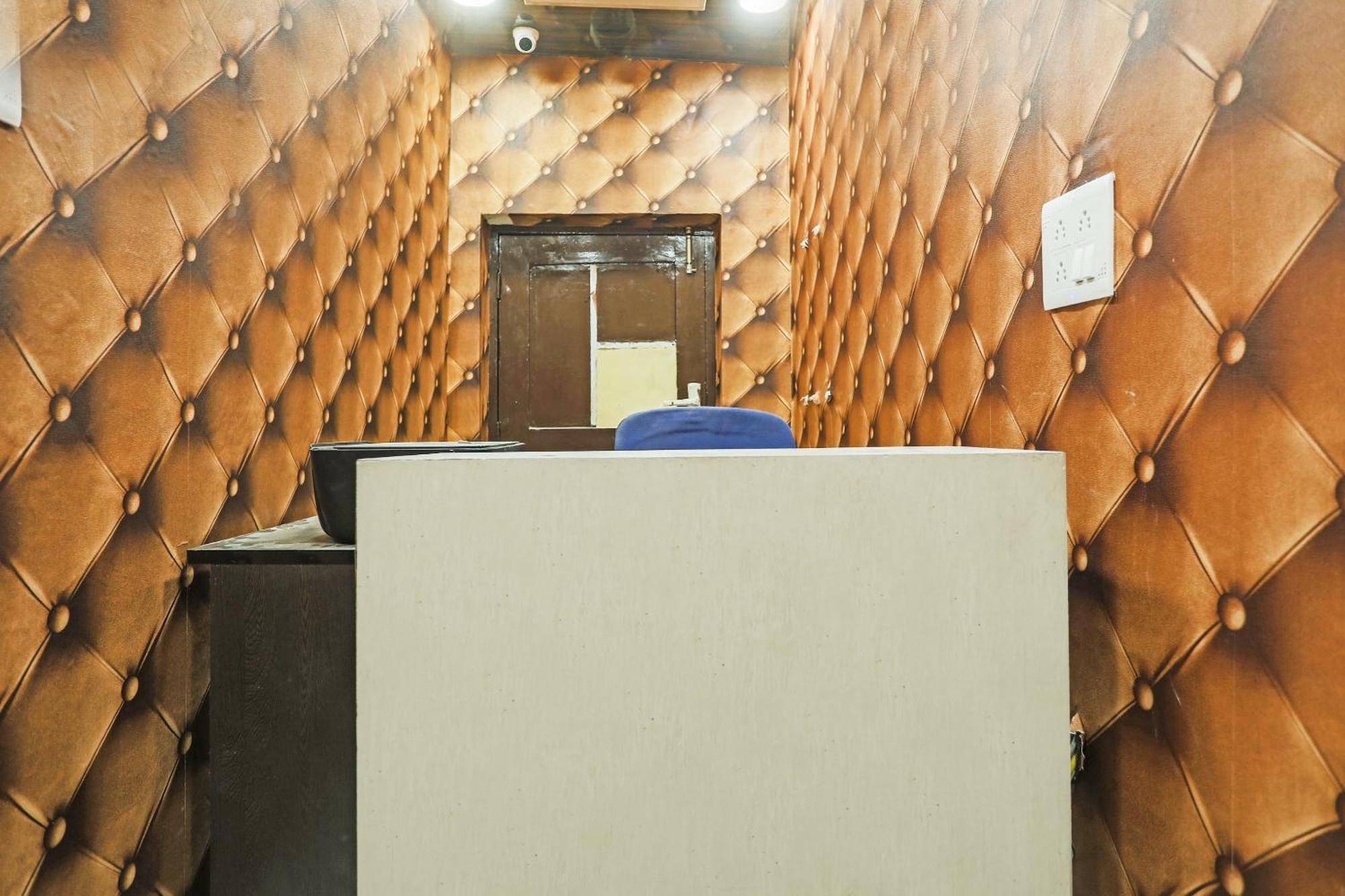 Hotel O Kashish Residency Near Model Town Metro Station Nueva Delhi Exterior foto