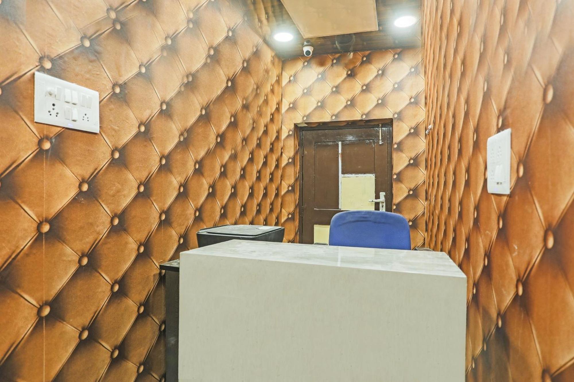 Hotel O Kashish Residency Near Model Town Metro Station Nueva Delhi Exterior foto